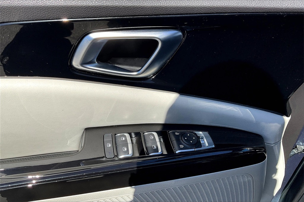 2023 Kia Carnival EX - Photo 38