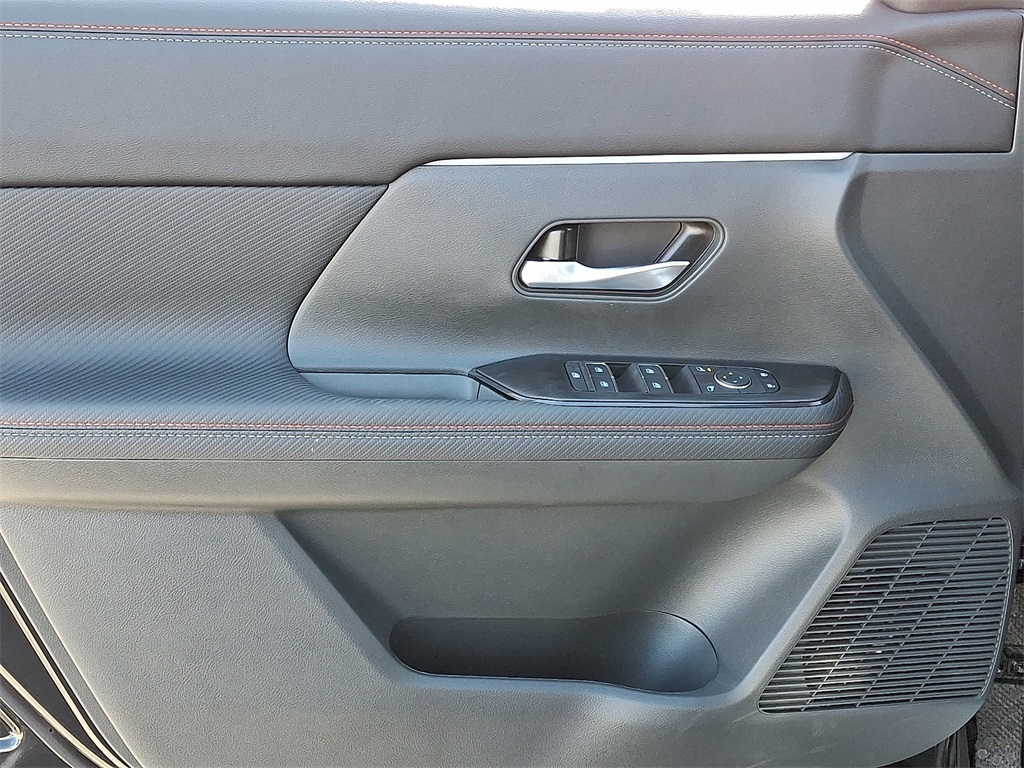2026 Nissan Kicks SR - Photo 8