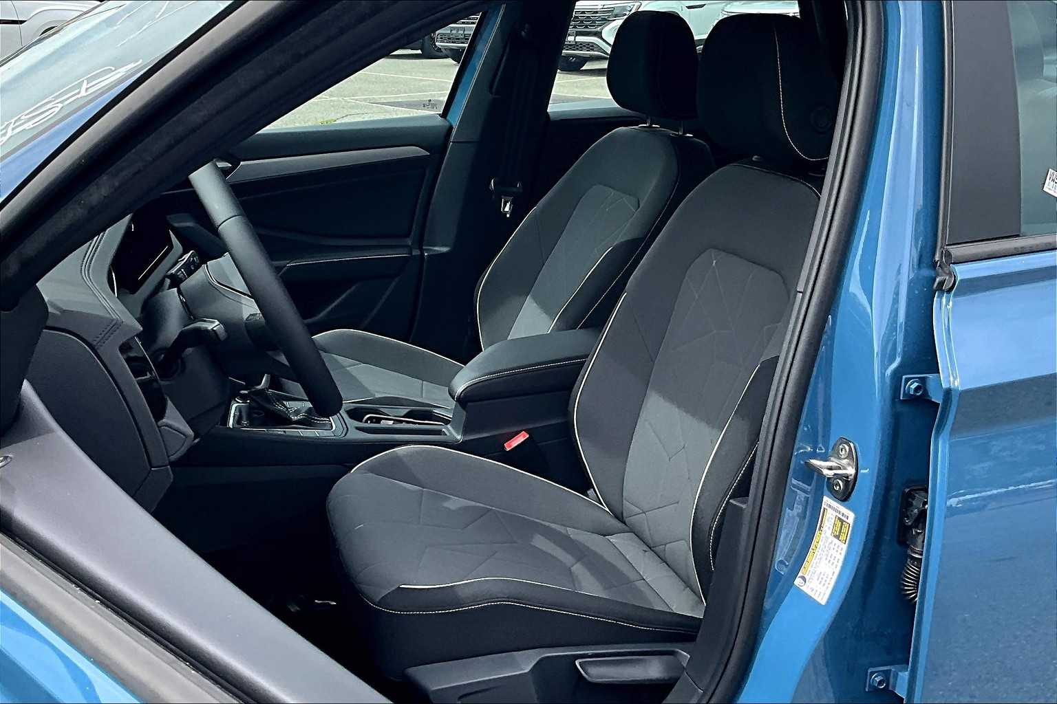 2025 Volkswagen Jetta Sport - Photo 11
