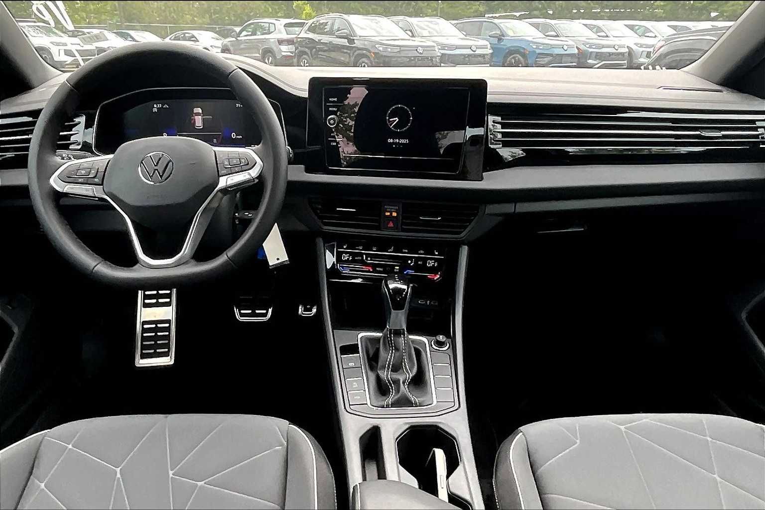 2025 Volkswagen Jetta Sport - Photo 12