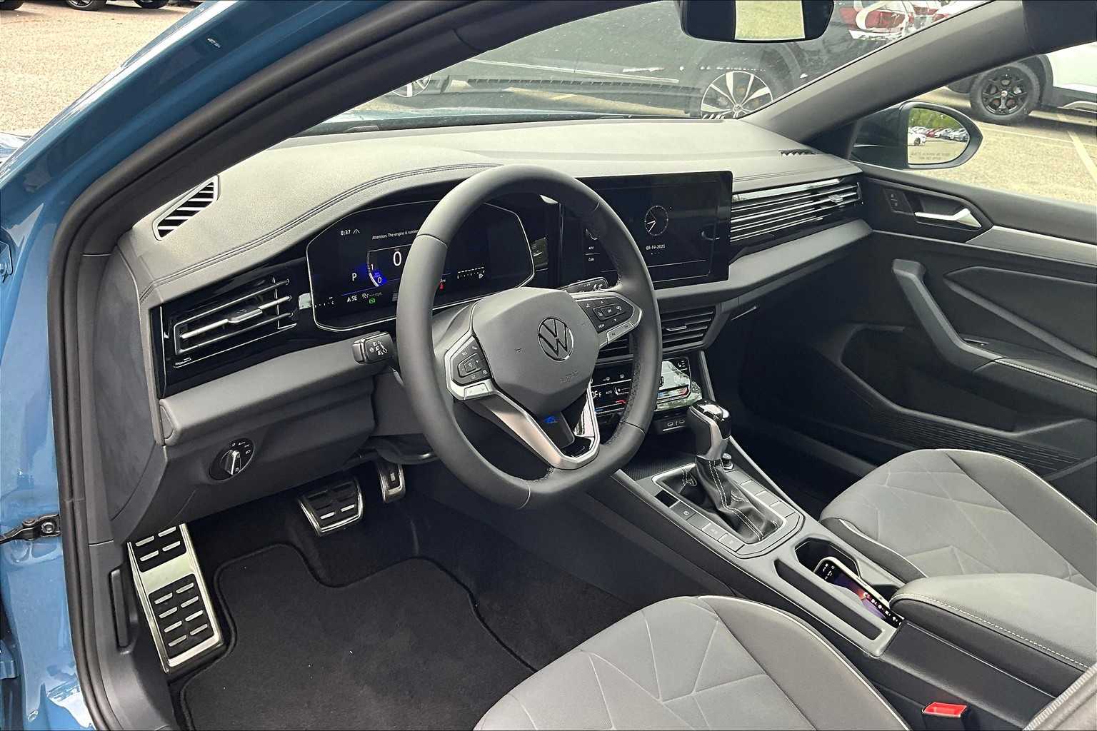 2025 Volkswagen Jetta Sport - Photo 9