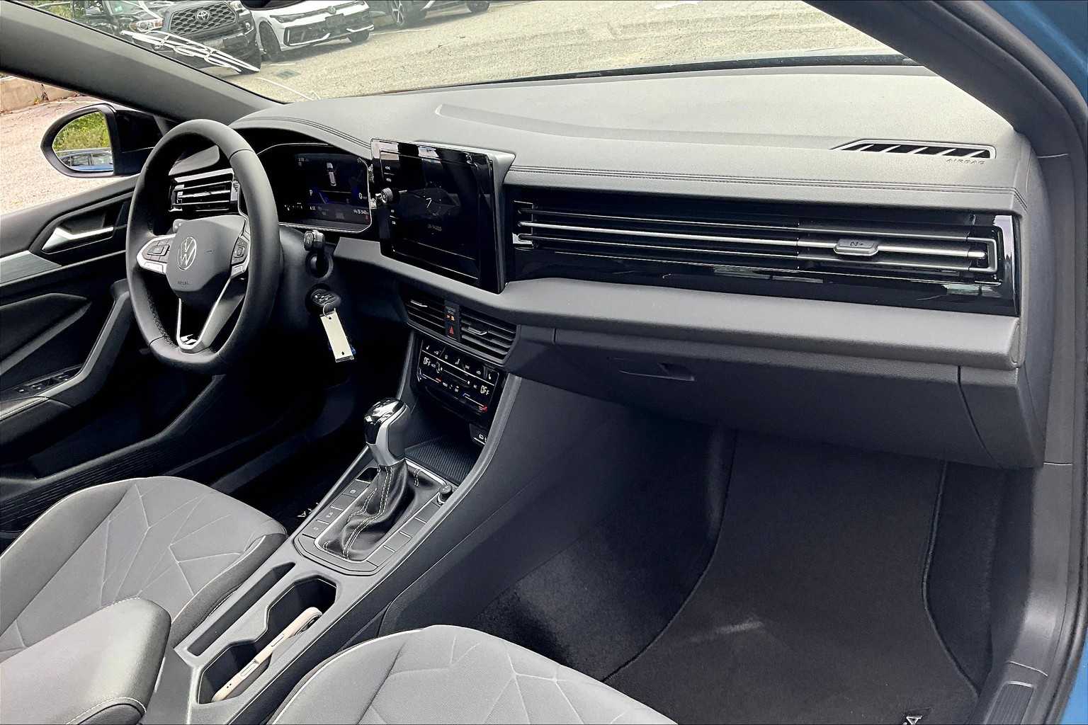 2025 Volkswagen Jetta Sport - Photo 10