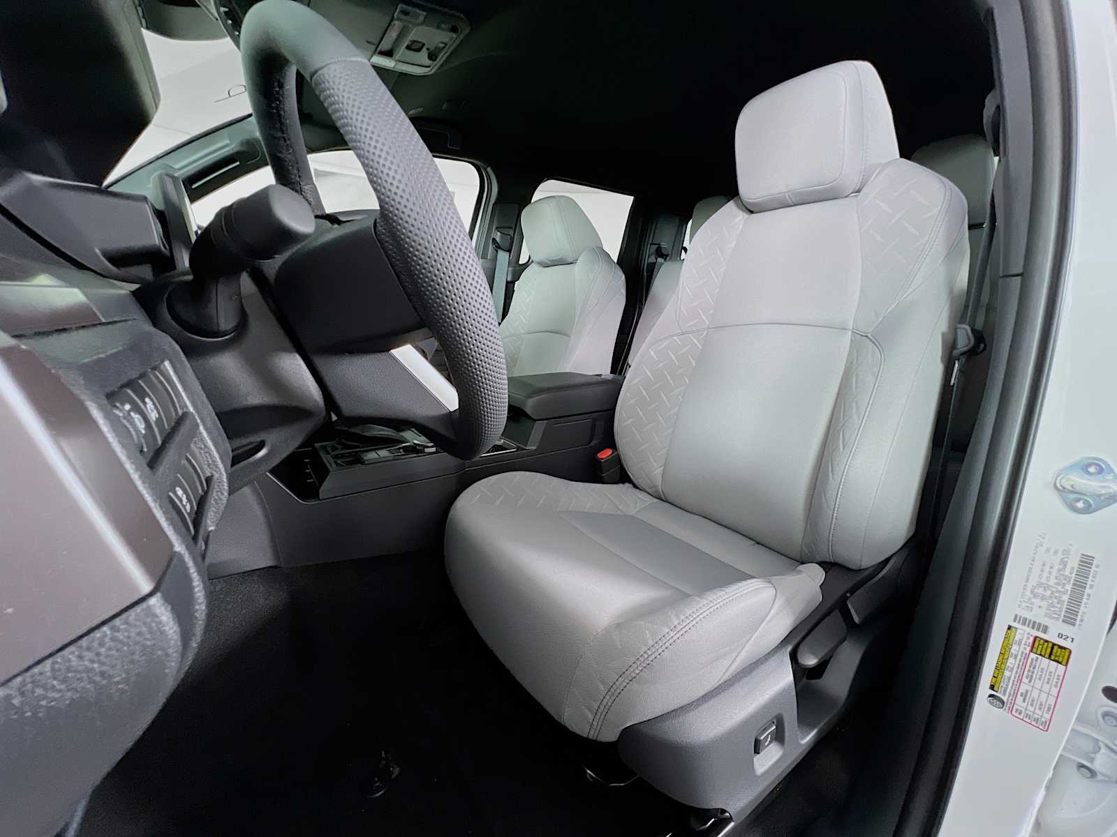 2025 Toyota Tacoma SR5 - Photo 12