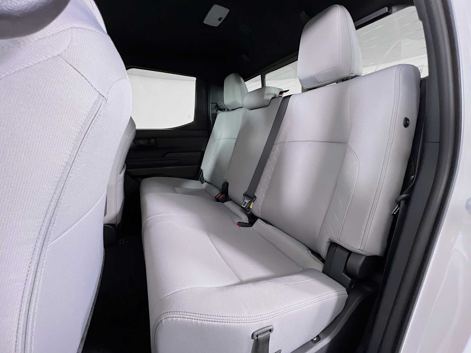 2025 Toyota Tacoma SR5 - Photo 13