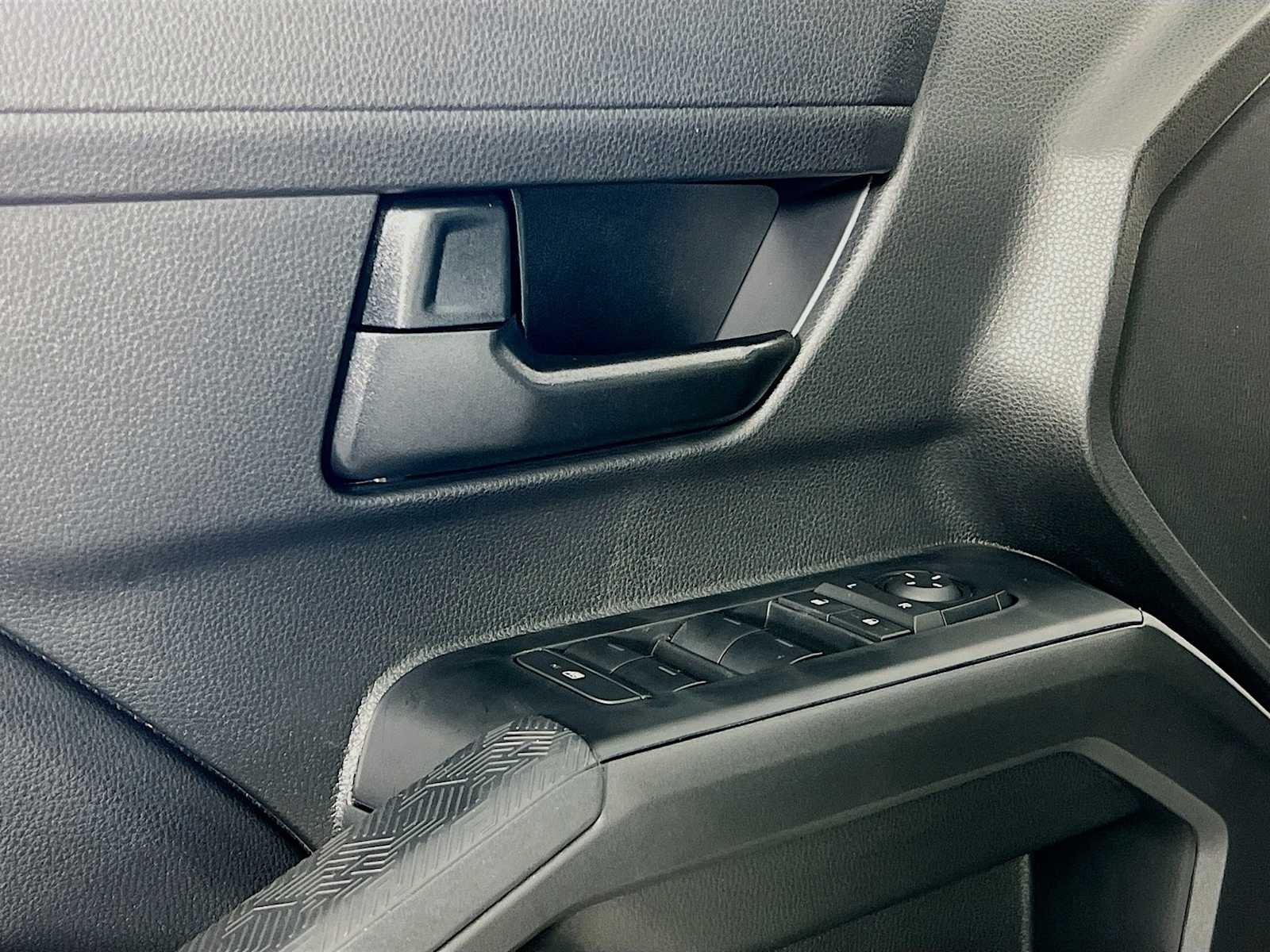 2025 Toyota Tacoma SR5 - Photo 15