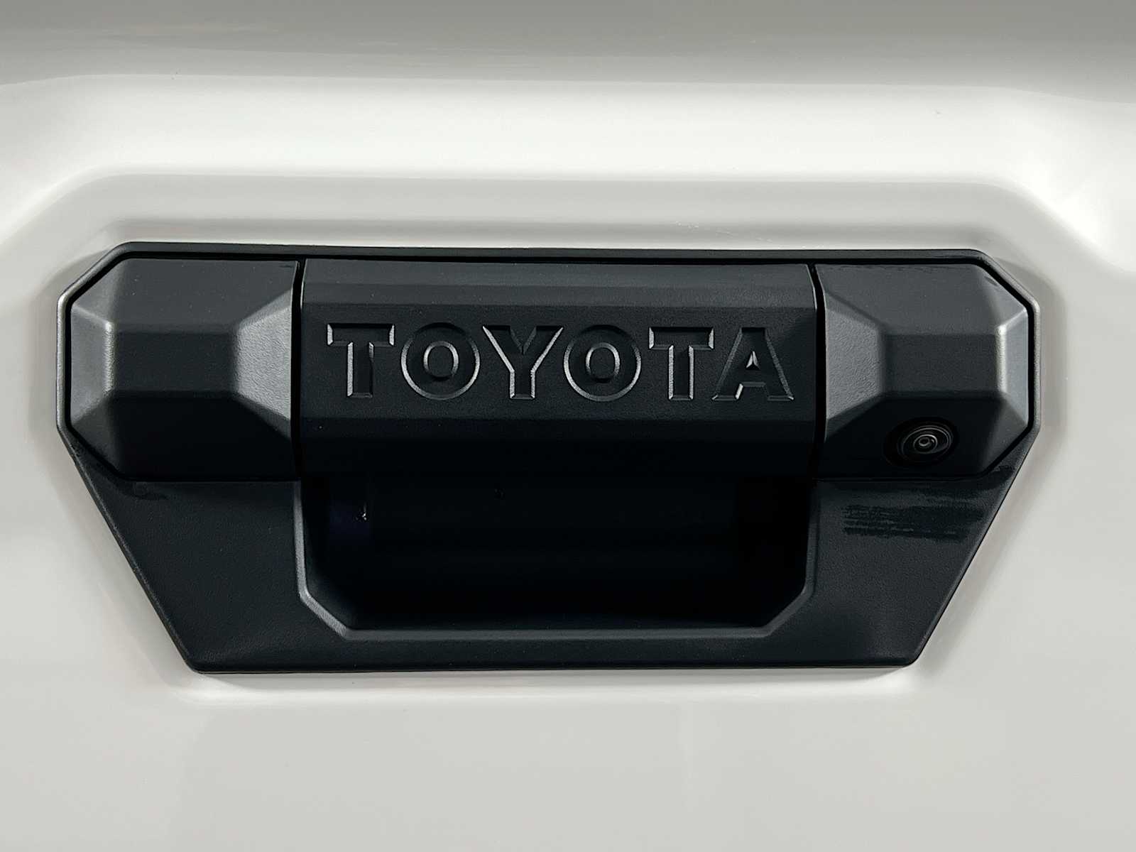 2025 Toyota Tacoma SR5 - Photo 17