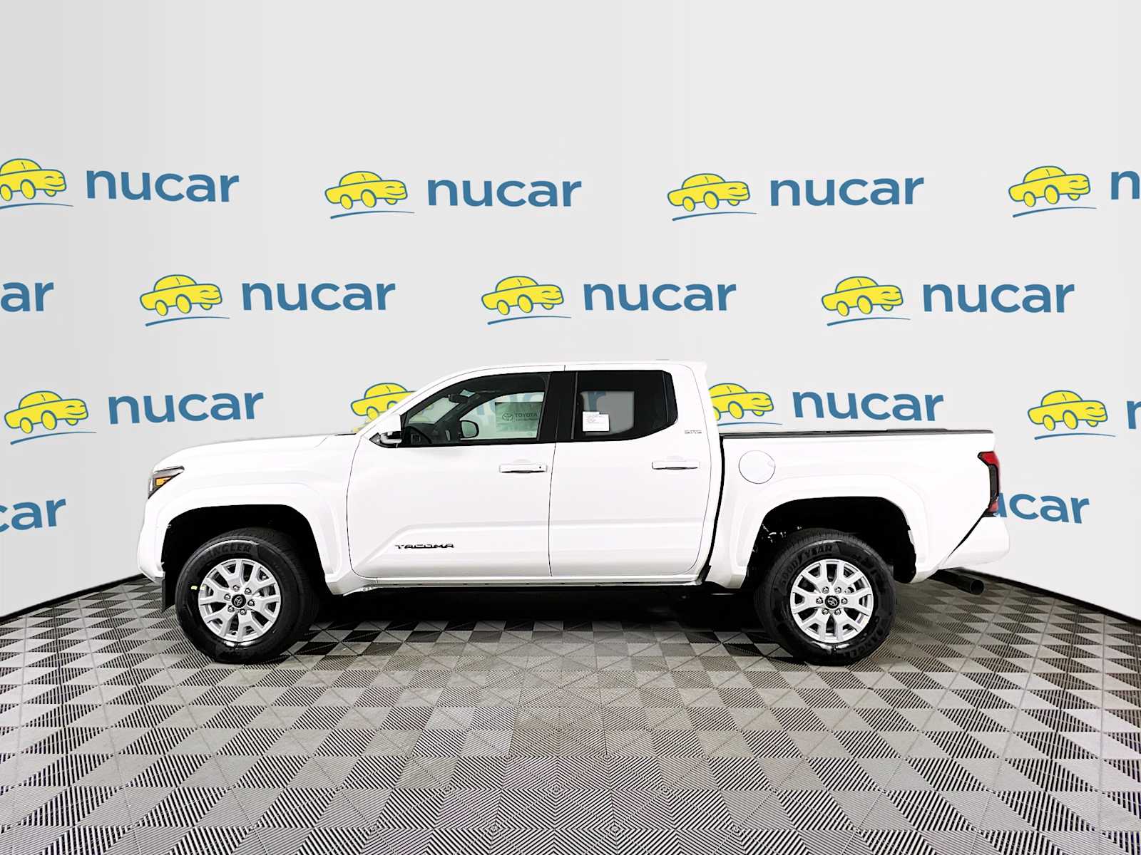 2025 Toyota Tacoma SR5 - Photo 3