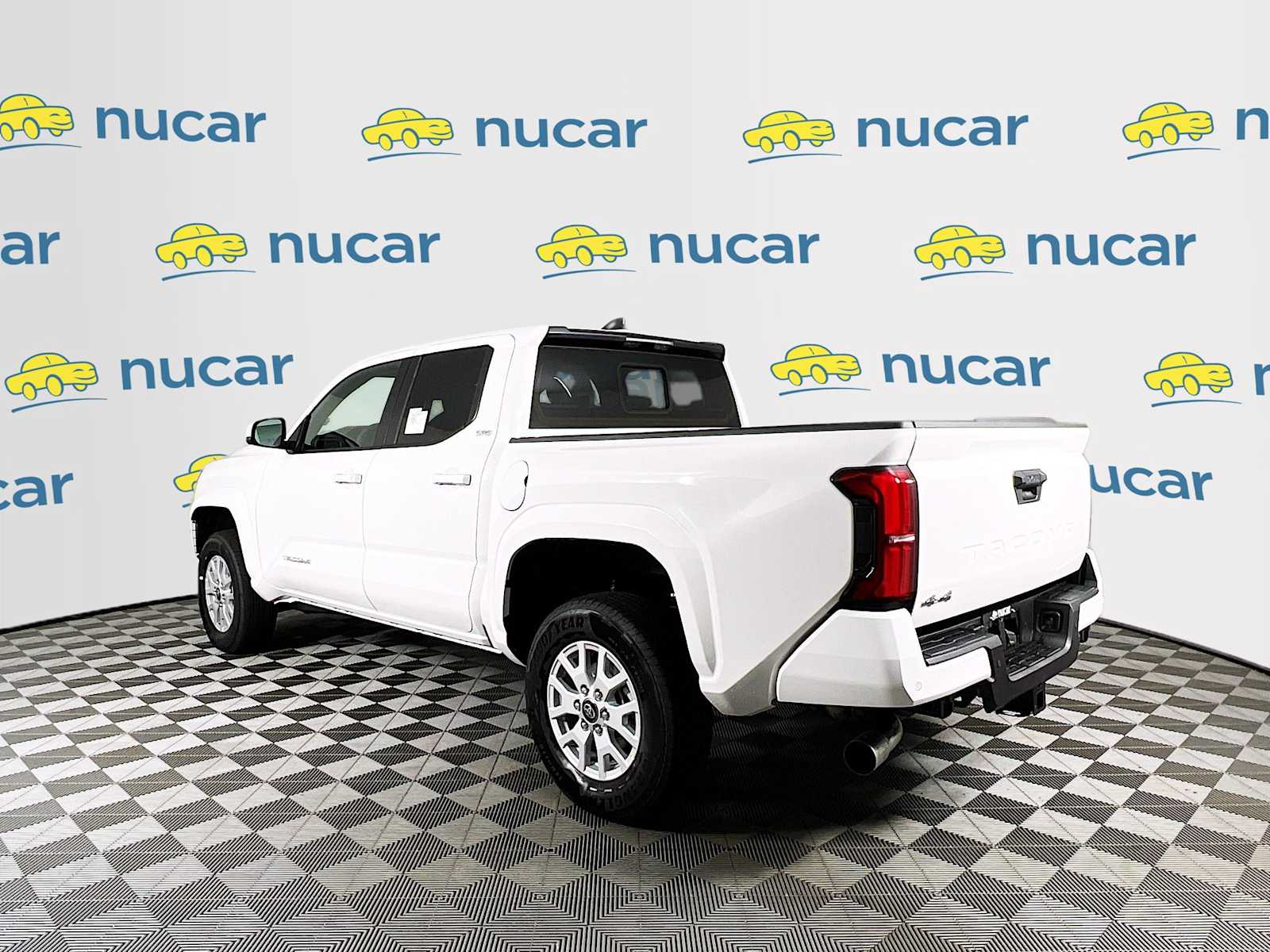 2025 Toyota Tacoma SR5 - Photo 4