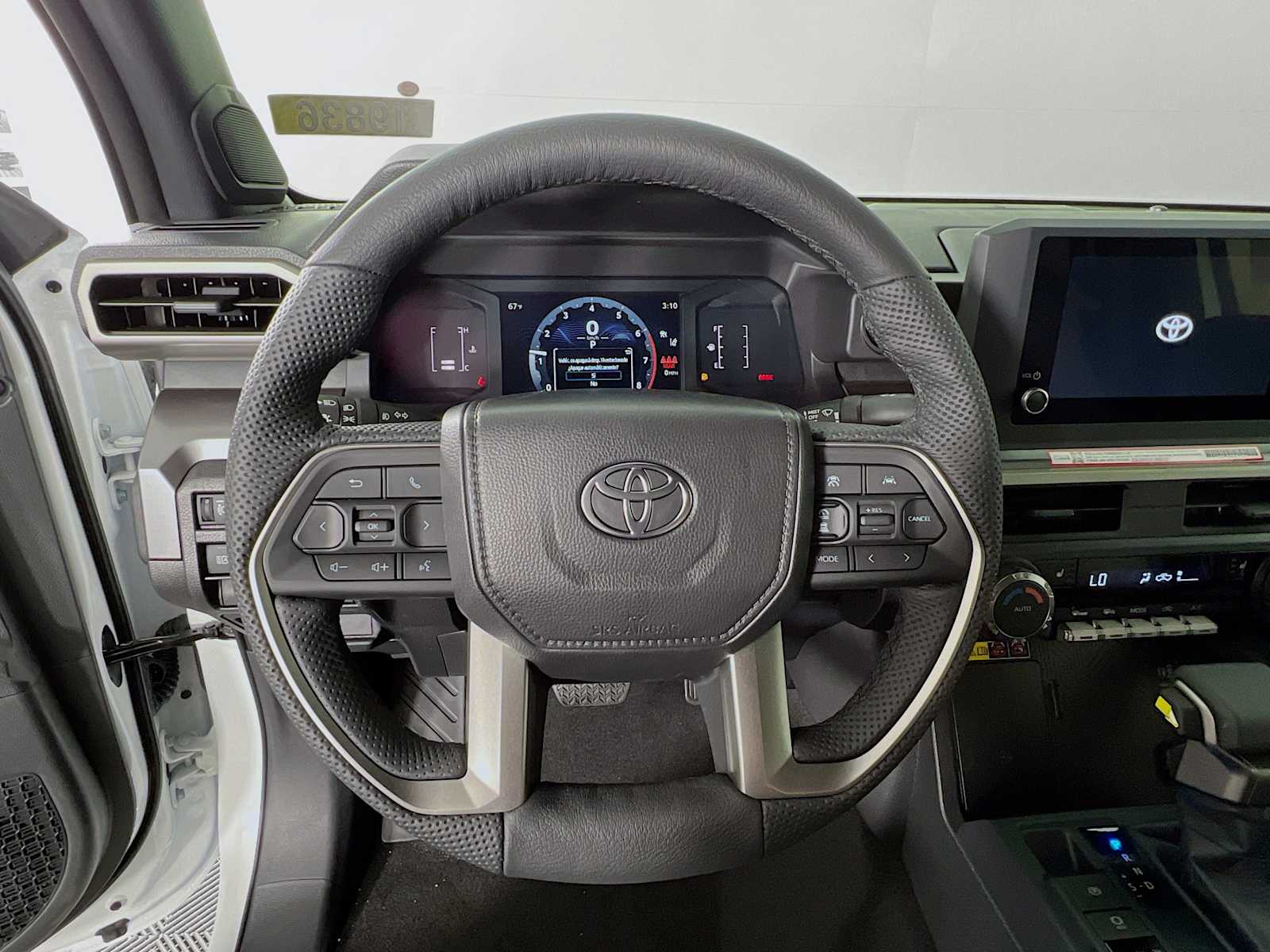 2025 Toyota Tacoma SR5 - Photo 7