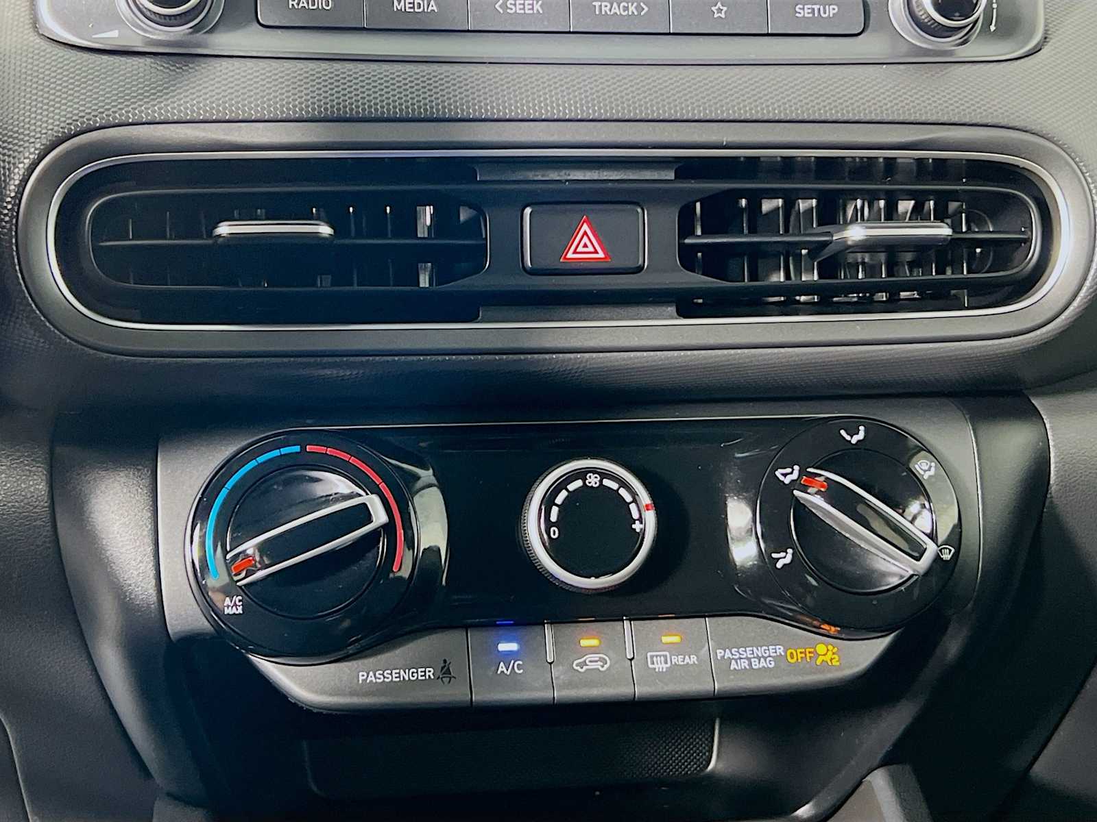 2023 Hyundai Kona SEL - Photo 15