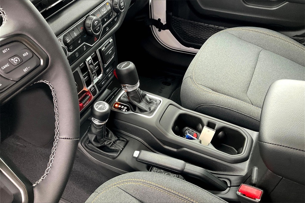 2025 Jeep Gladiator Willys - Photo 14
