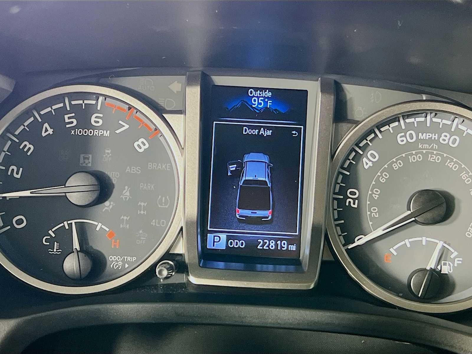 2022 Toyota Tacoma SR5 - Photo 12
