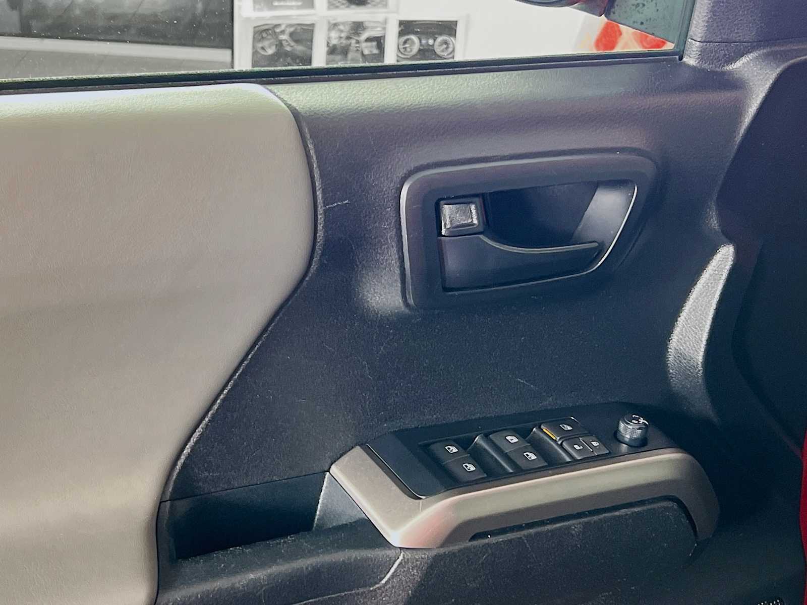 2022 Toyota Tacoma SR5 - Photo 17