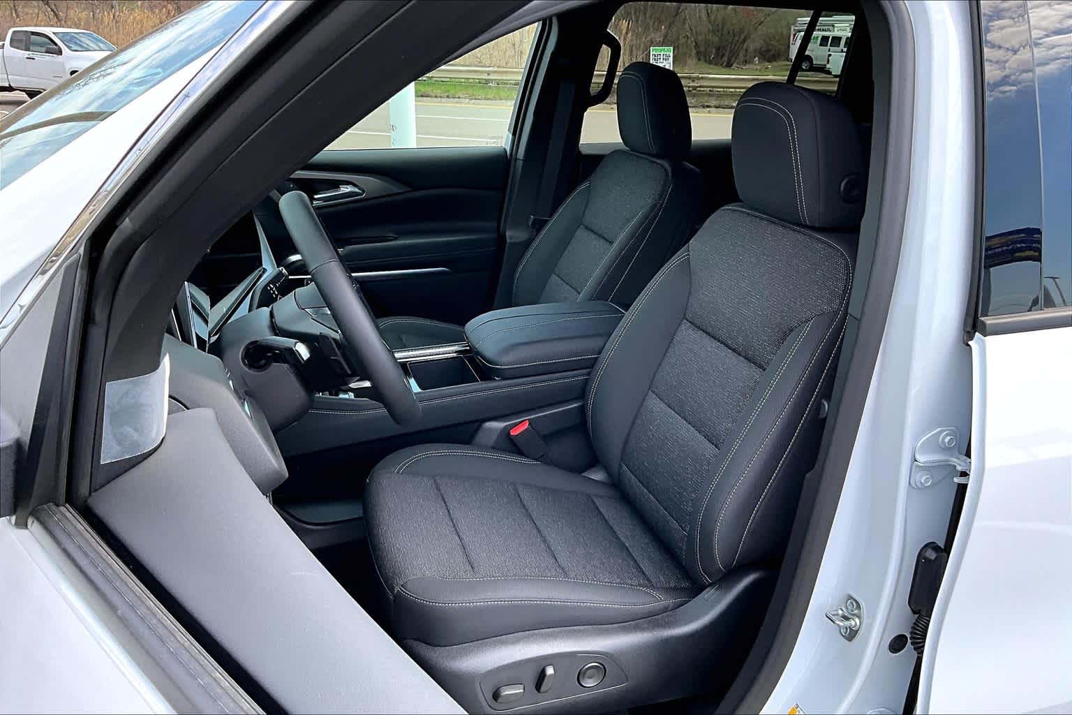2025 Chevrolet Traverse AWD LT - Photo 11