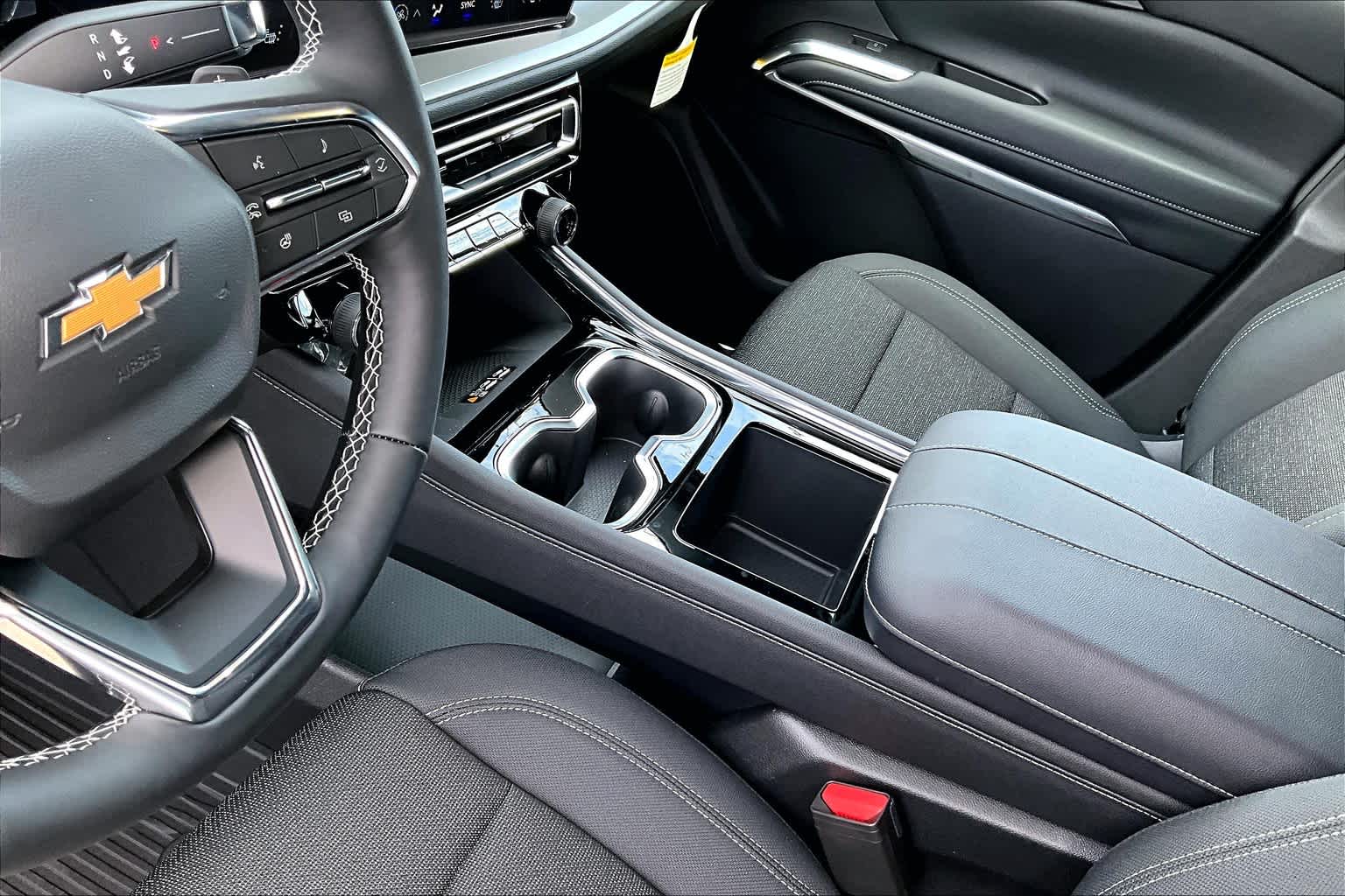 2025 Chevrolet Traverse AWD LT - Photo 14