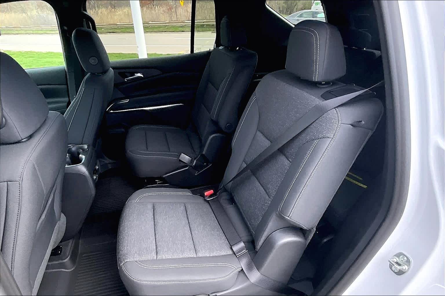 2025 Chevrolet Traverse AWD LT - Photo 15