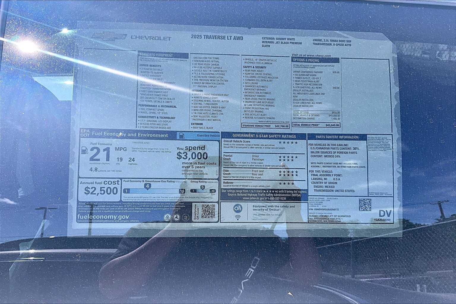 2025 Chevrolet Traverse AWD LT - Photo 17