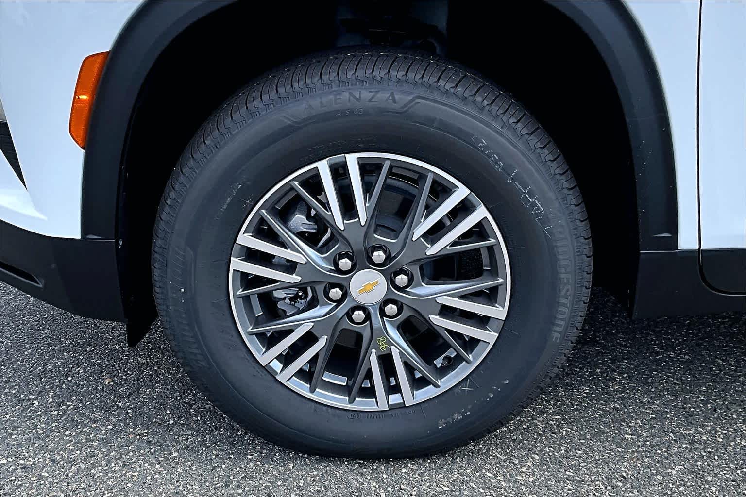 2025 Chevrolet Traverse AWD LT - Photo 8