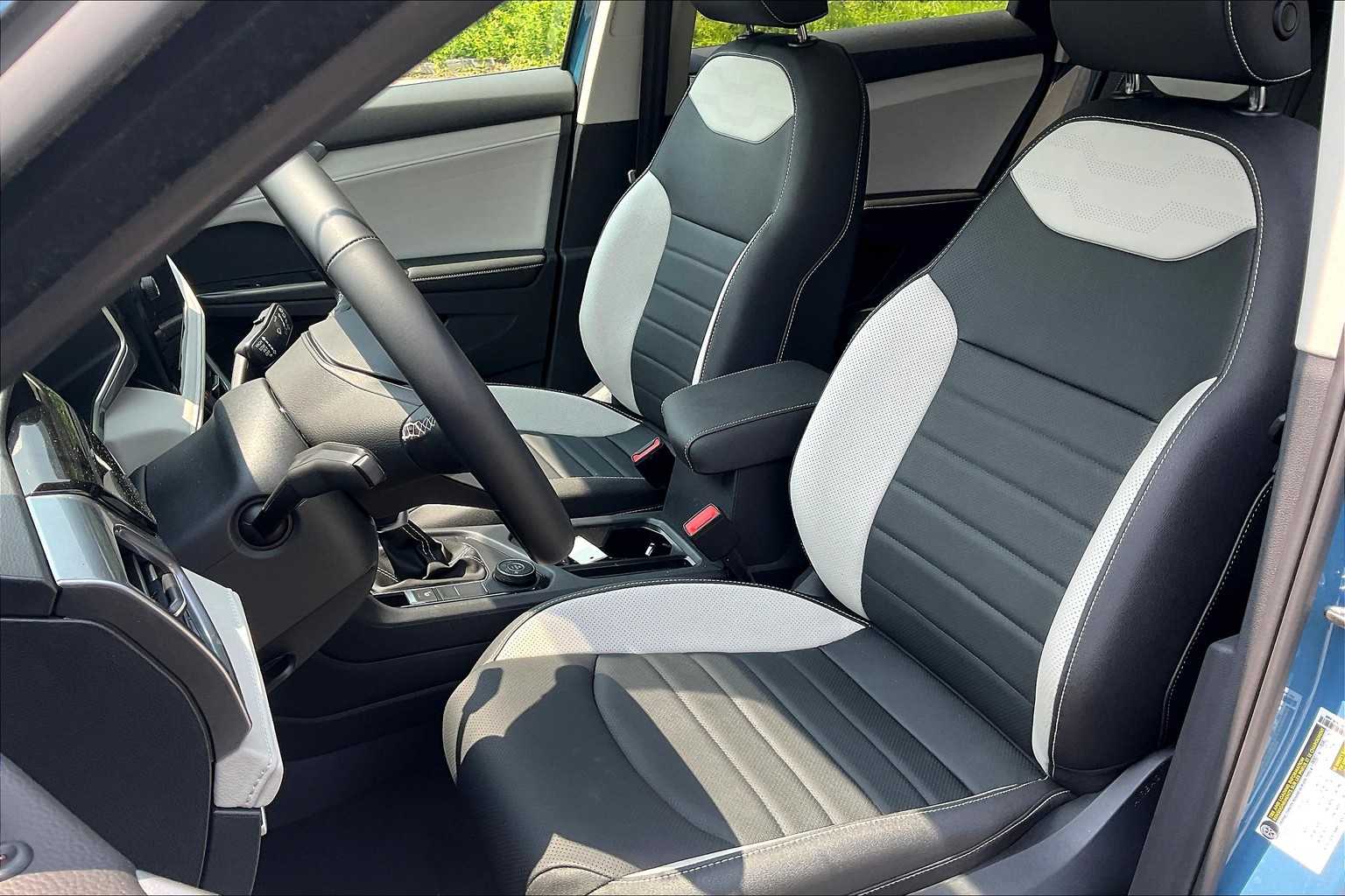 2025 Volkswagen Taos SEL - Photo 11