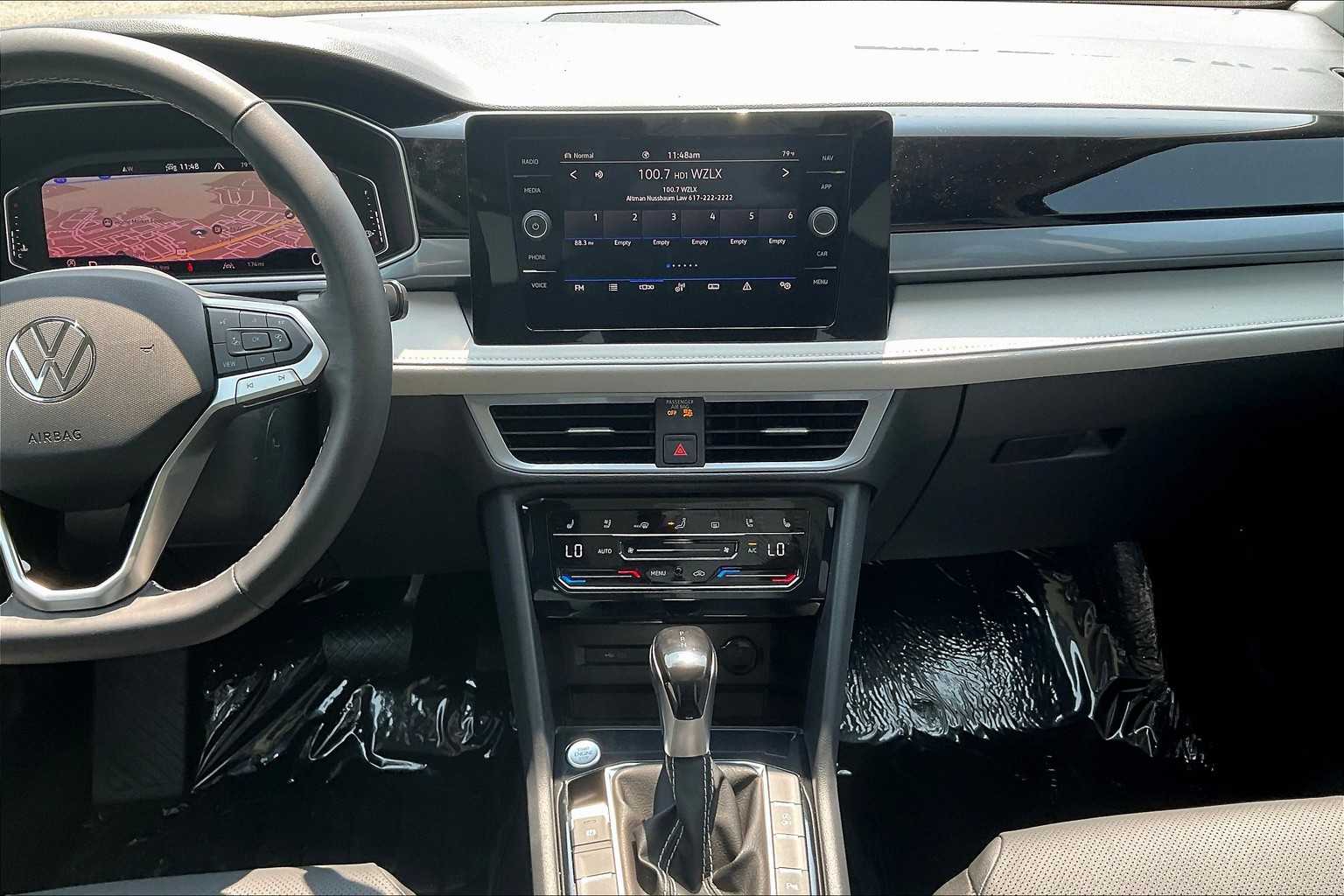 2025 Volkswagen Taos SEL - Photo 13