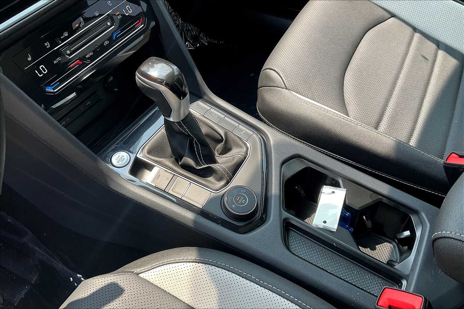 2025 Volkswagen Taos SEL - Photo 14