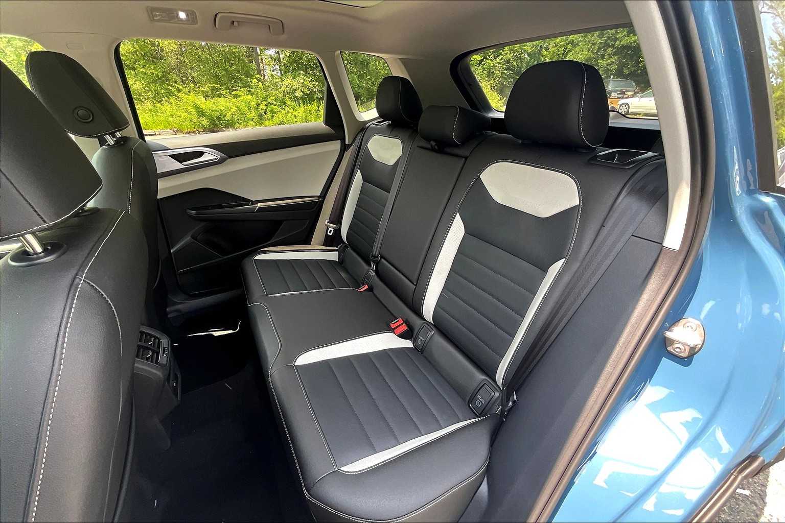 2025 Volkswagen Taos SEL - Photo 15