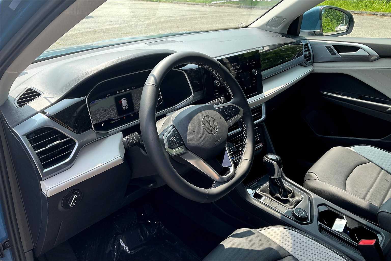 2025 Volkswagen Taos SEL - Photo 9