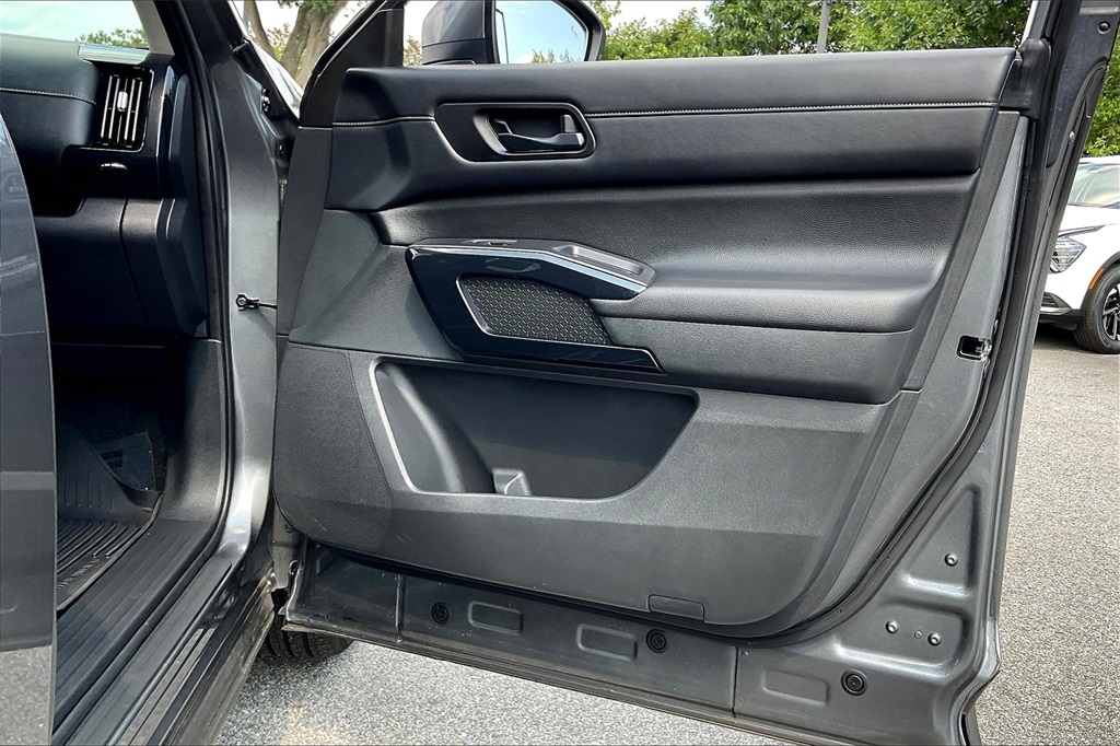 2023 Nissan Pathfinder SV - Photo 11
