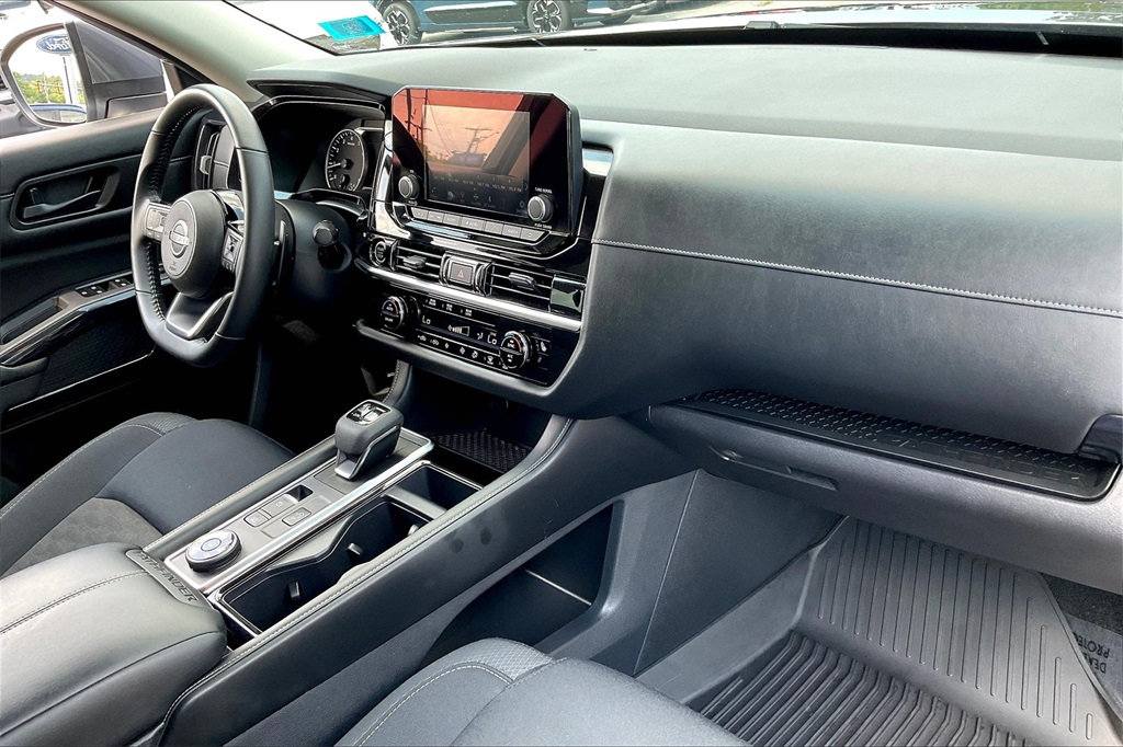 2023 Nissan Pathfinder SV - Photo 13