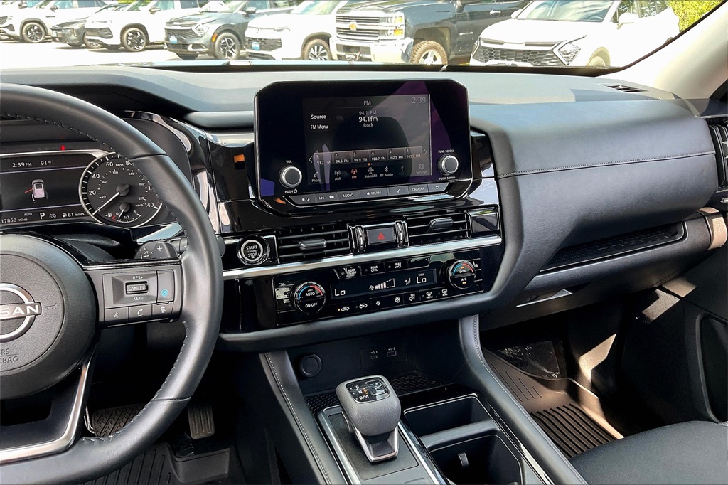 2023 Nissan Pathfinder SV - Photo 18