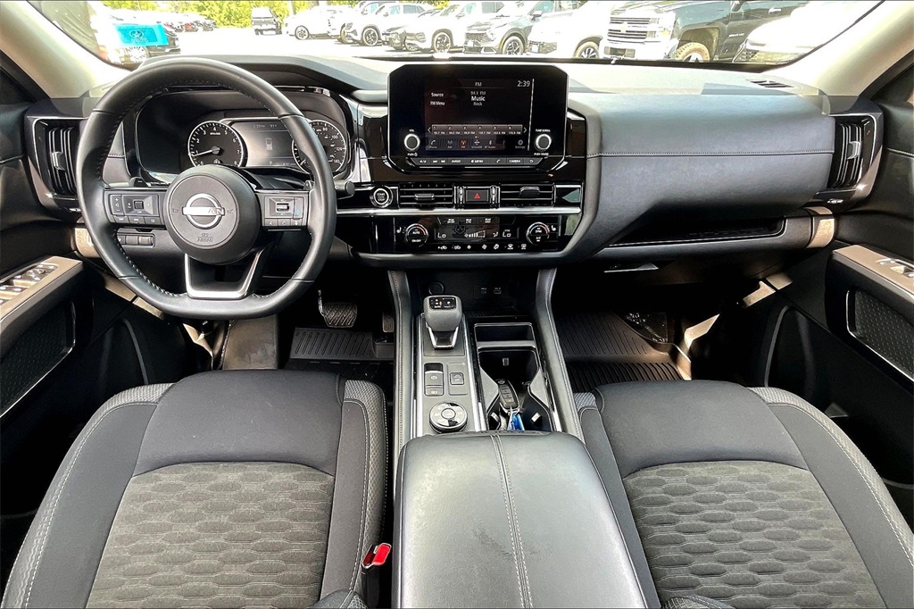 2023 Nissan Pathfinder SV - Photo 21