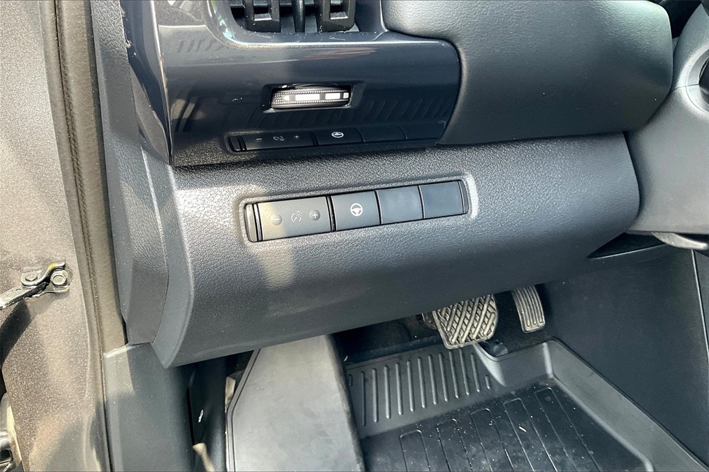 2023 Nissan Pathfinder SV - Photo 26