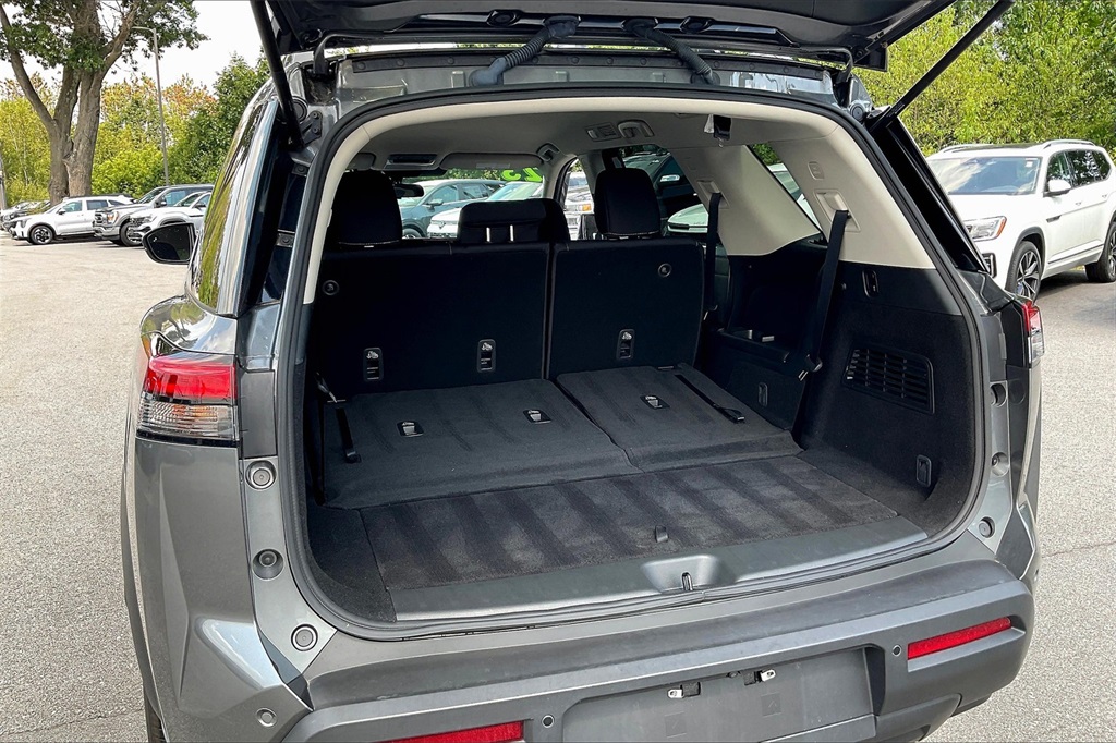 2023 Nissan Pathfinder SV - Photo 37