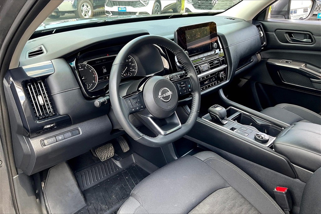 2023 Nissan Pathfinder SV - Photo 8