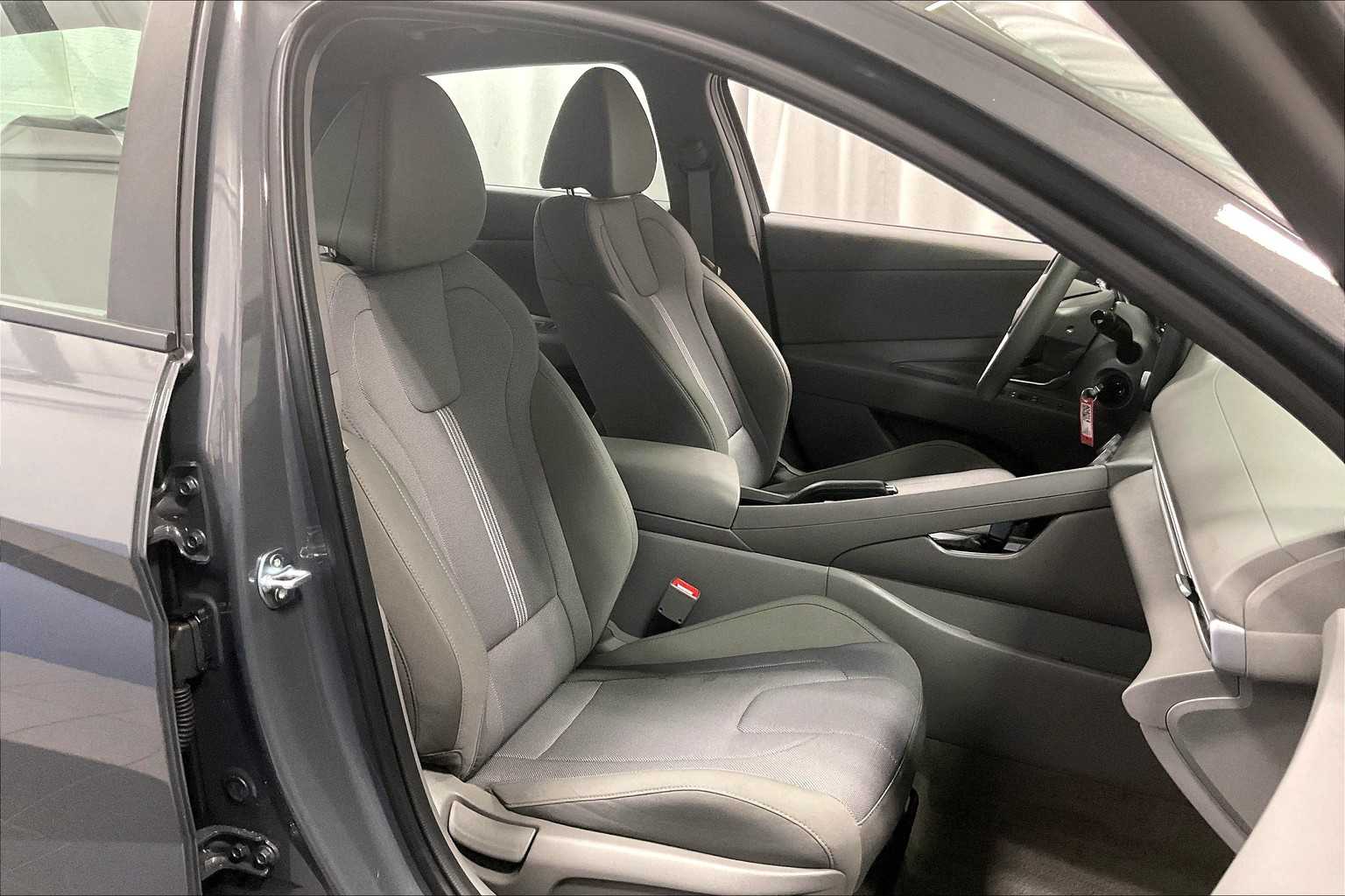 2024 Hyundai Elantra SE - Photo 11