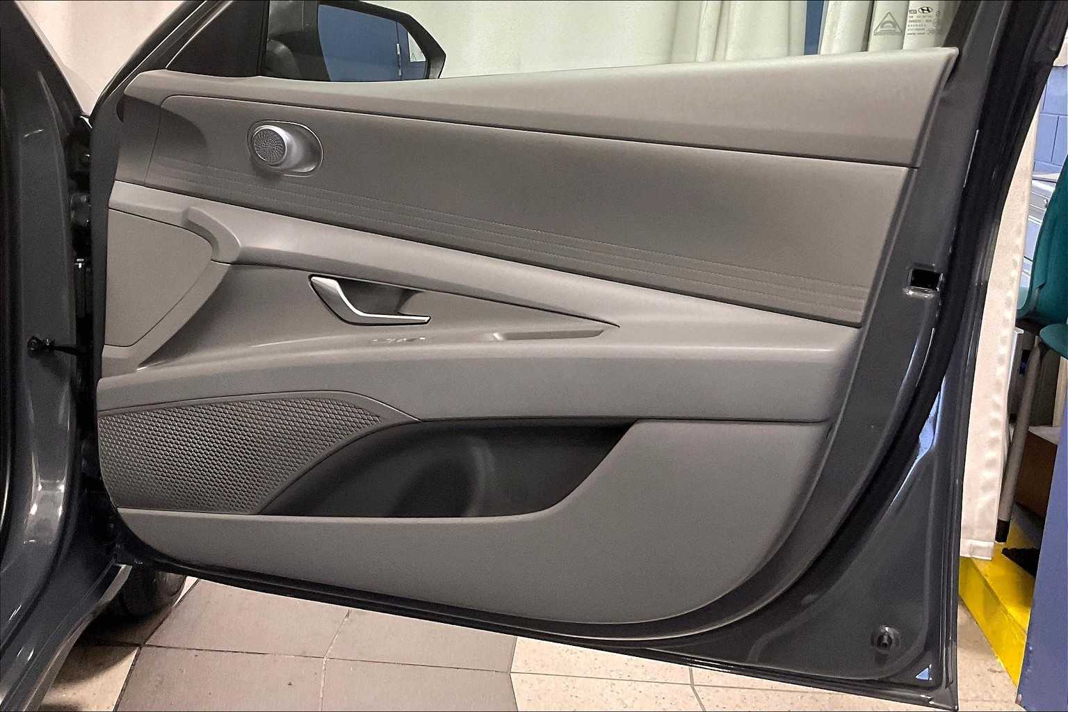 2024 Hyundai Elantra SE - Photo 12