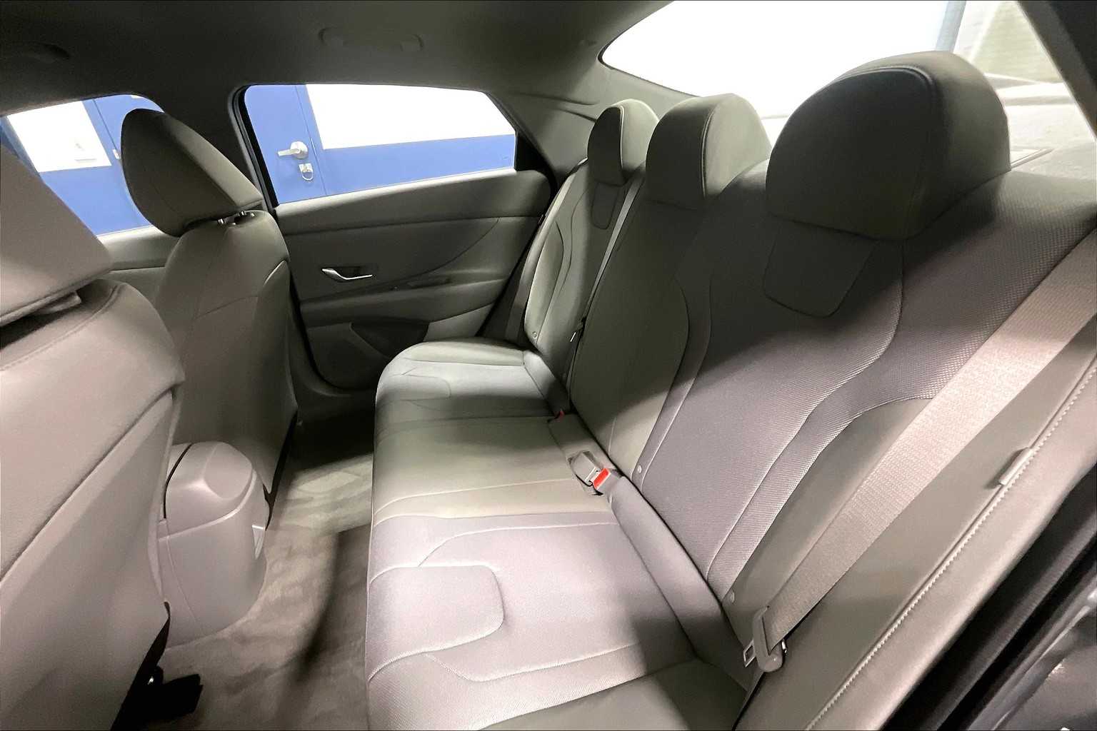 2024 Hyundai Elantra SE - Photo 15