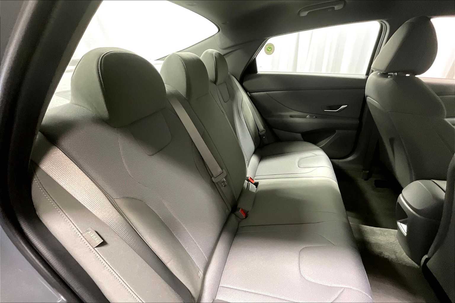 2024 Hyundai Elantra SE - Photo 16