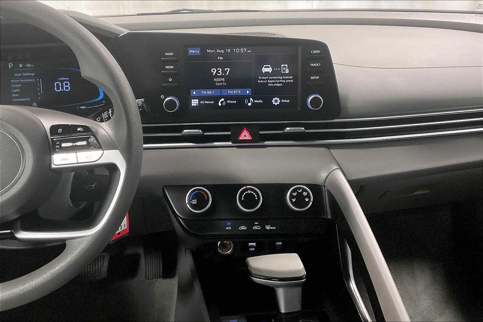 2024 Hyundai Elantra SE - Photo 18