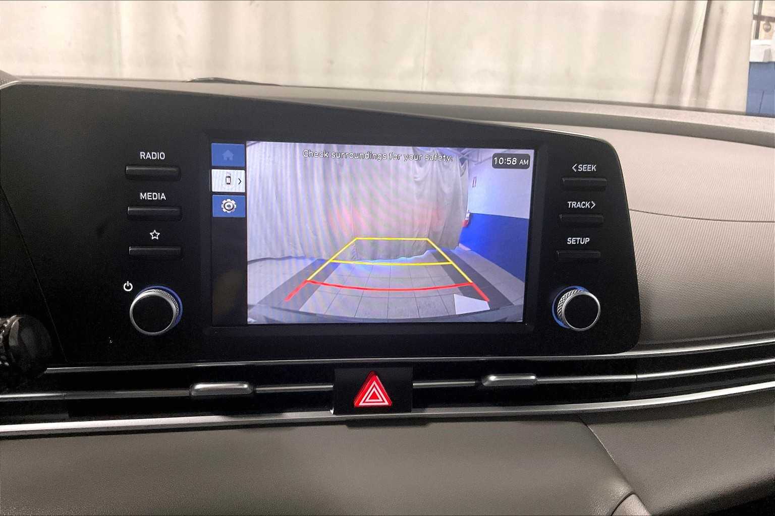 2024 Hyundai Elantra SE - Photo 19