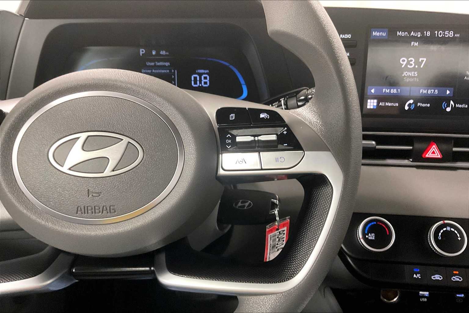 2024 Hyundai Elantra SE - Photo 23