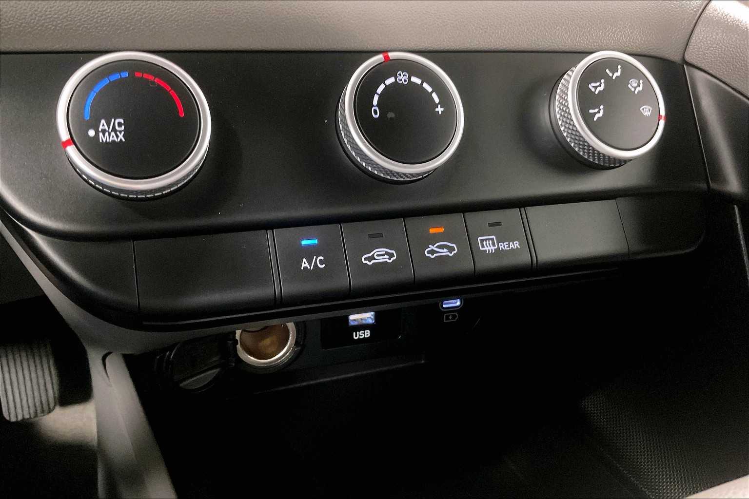 2024 Hyundai Elantra SE - Photo 25