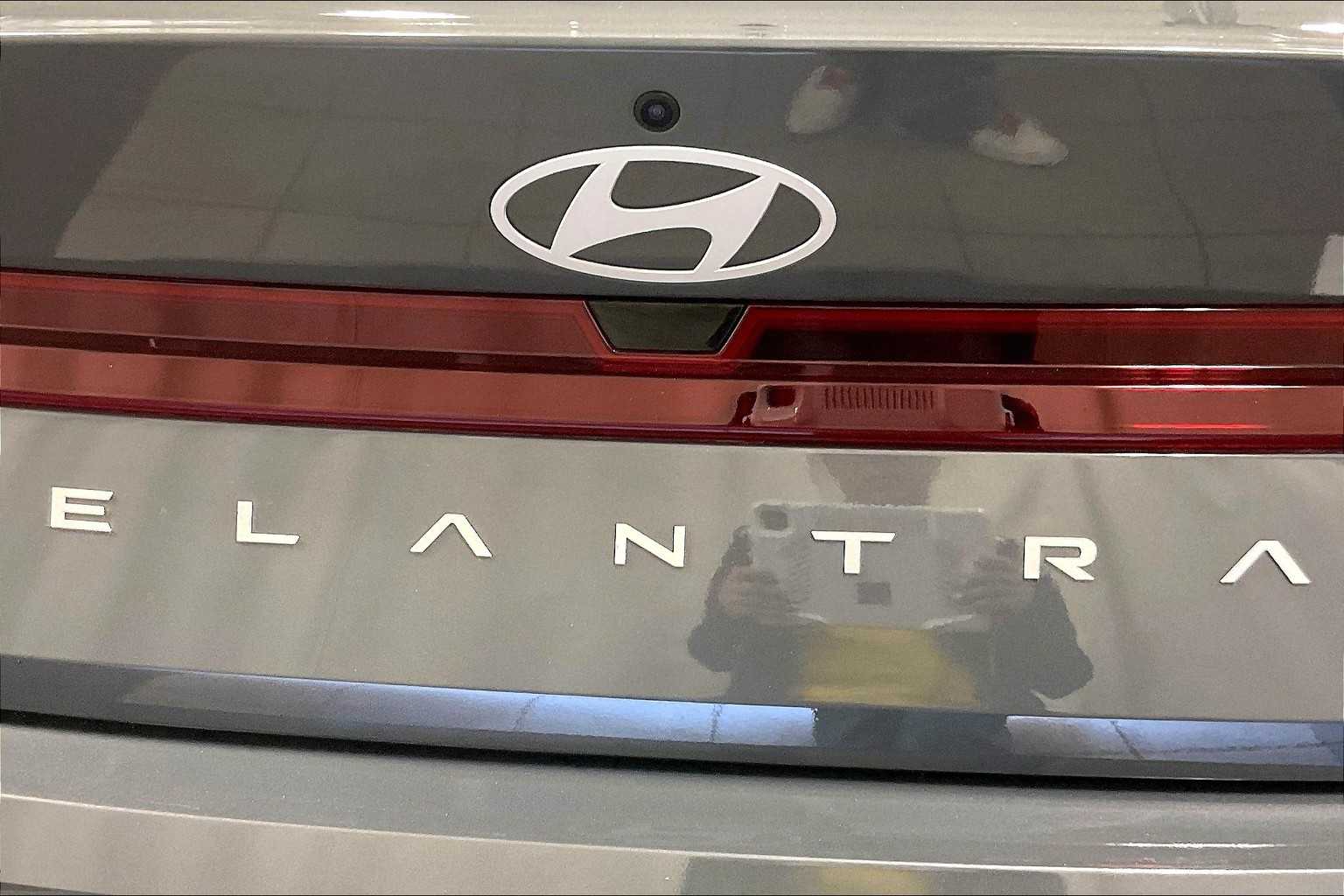 2024 Hyundai Elantra SE - Photo 28