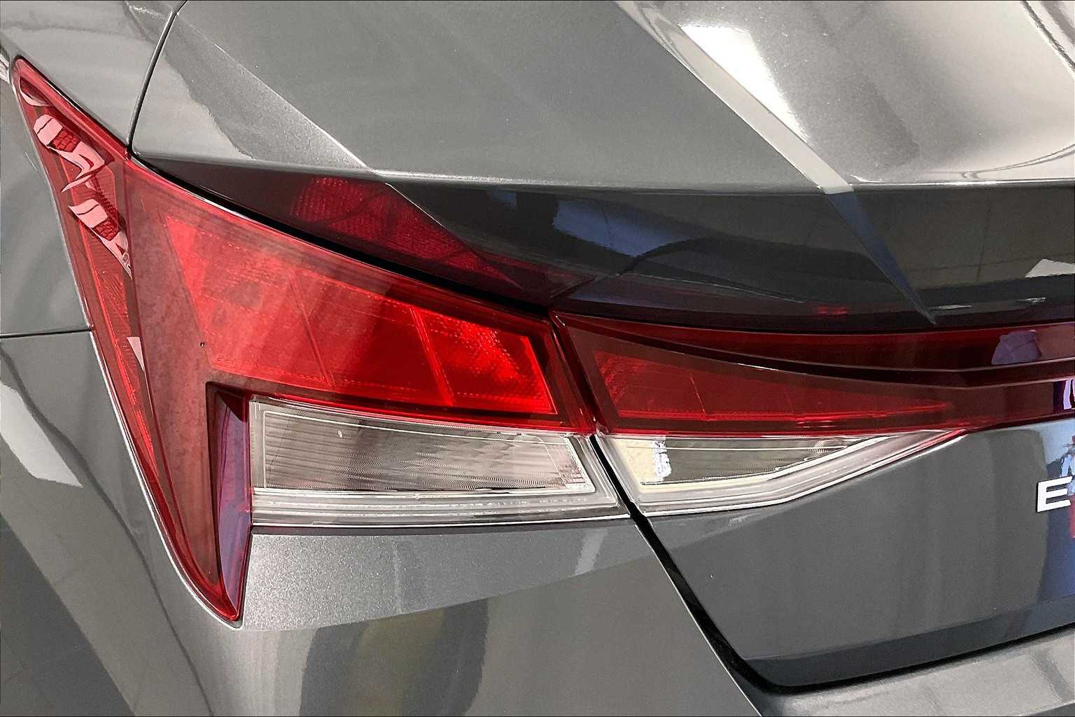 2024 Hyundai Elantra SE - Photo 33