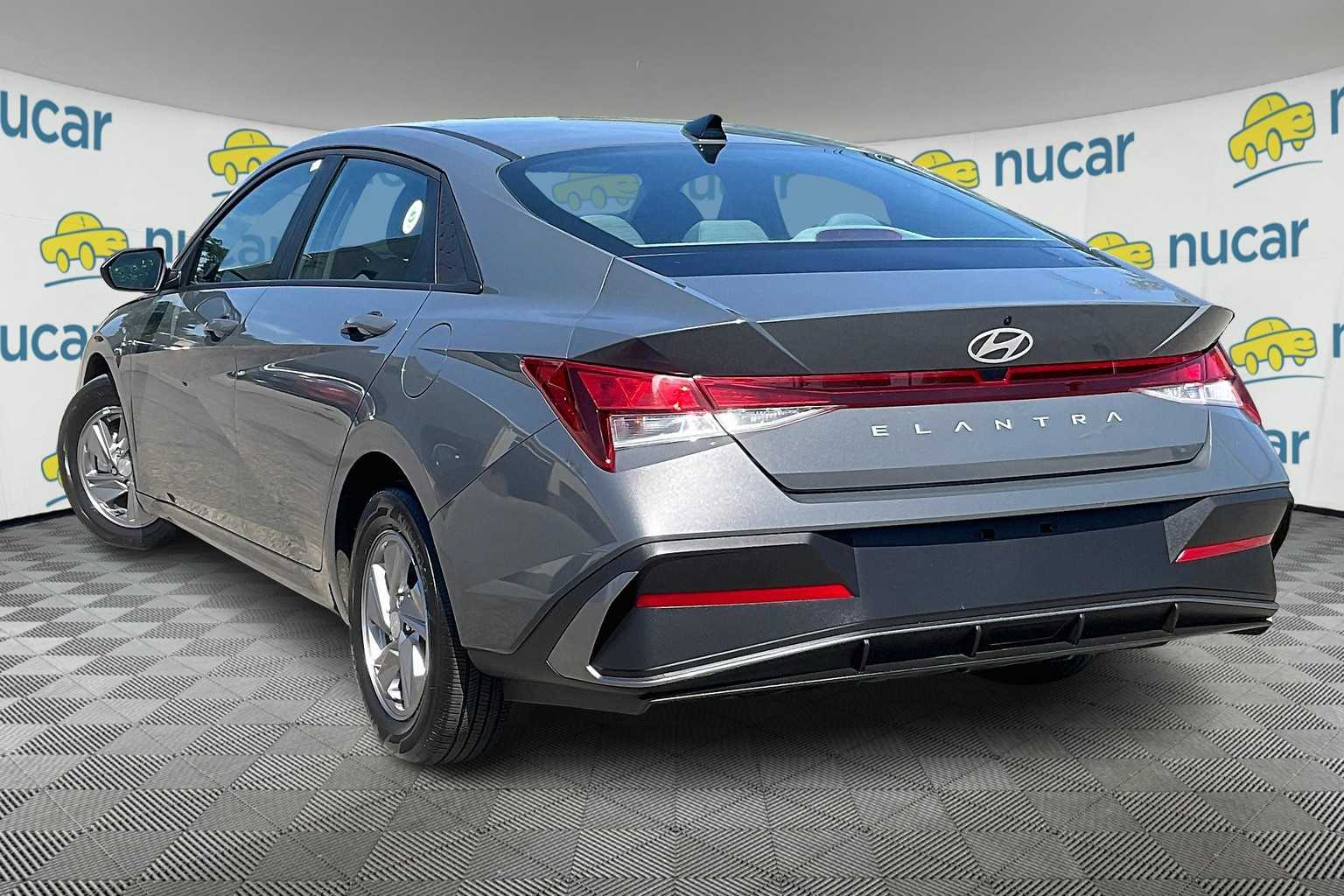 2024 Hyundai Elantra SE - Photo 4