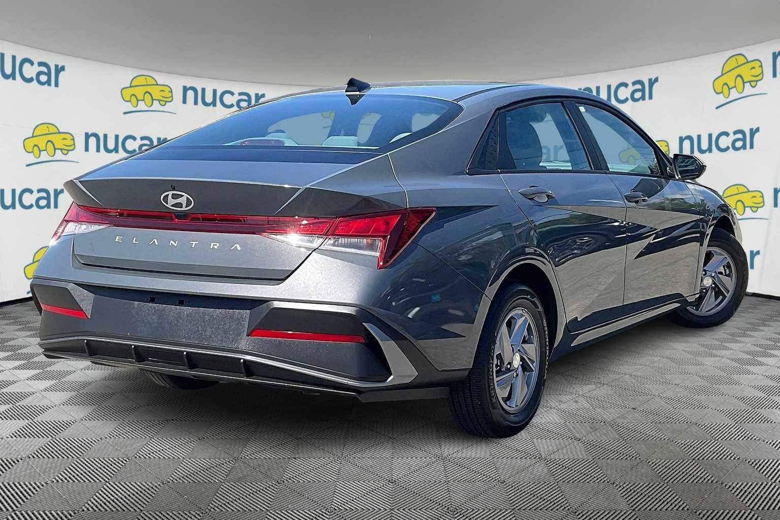 2024 Hyundai Elantra SE - Photo 6