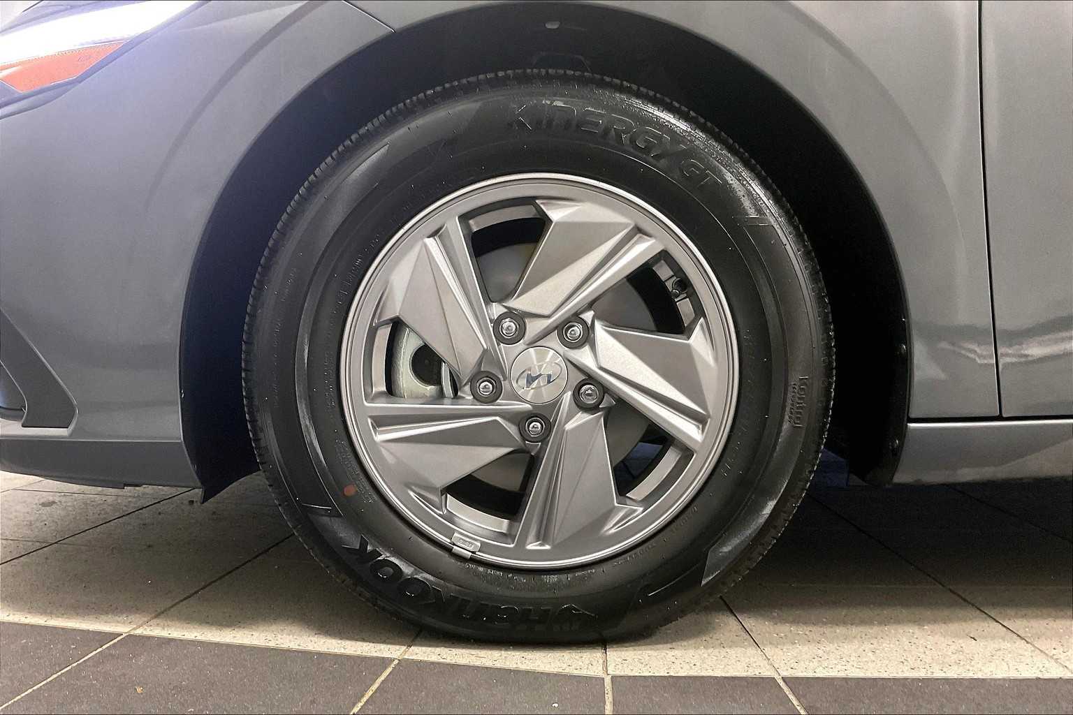 2024 Hyundai Elantra SE - Photo 7