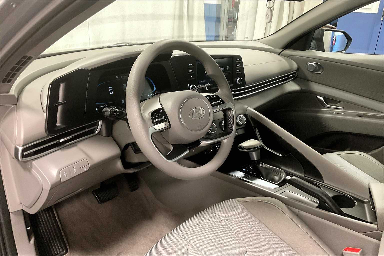 2024 Hyundai Elantra SE - Photo 8