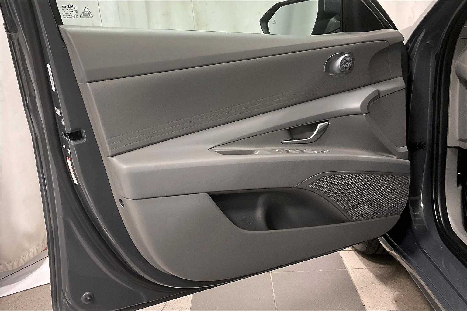 2024 Hyundai Elantra SE - Photo 9