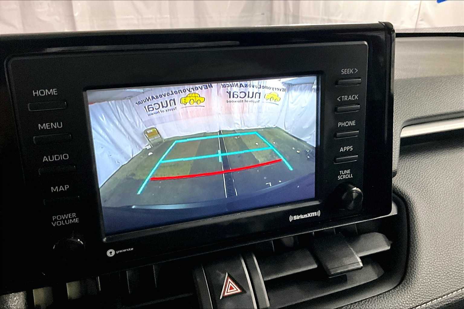 2022 Toyota RAV4 LE - Photo 19